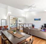 Unit 4 Rainbow Surf Modern double storey townhouse with large shared pool close to beach  shop - Accommodation Bookings