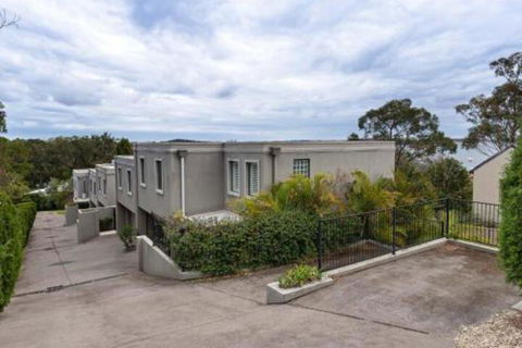 Aislinn 3 / 273 Corrie Parade Air Con Water Views BBQ - Accommodation Bookings 3