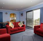 Anchorage 7 Beautifully Renovated Close to Rockpool - Accommodation Bookings