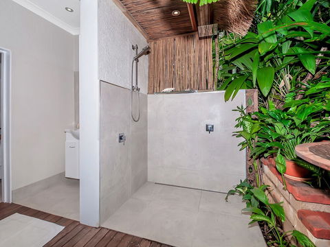 Unique Tropical Rainforest Getaway - Accommodation Bookings 3