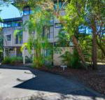 Surfside Beach House 17 Rainbow Shores Swimming pool 2 minute walk to beach air conditioning relax here - Accommodation Bookings
