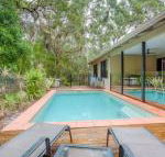 8 Ibis Court Rainbow Shores Swimming Pool Walk to Beach Executive Beach House - Accommodation Bookings