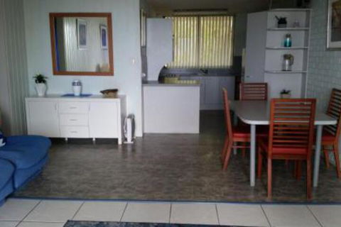 By The Sea Unit 3 13 Esplanade Kings Beach - Accommodation Bookings 5