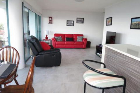 Deepwater Cove Unit 7 68 Lower Gay Terrace Bulcock Beach - Accommodation Bookings 2