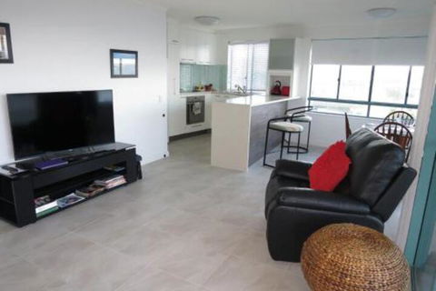 Deepwater Cove Unit 7 68 Lower Gay Terrace Bulcock Beach - Accommodation Bookings 3