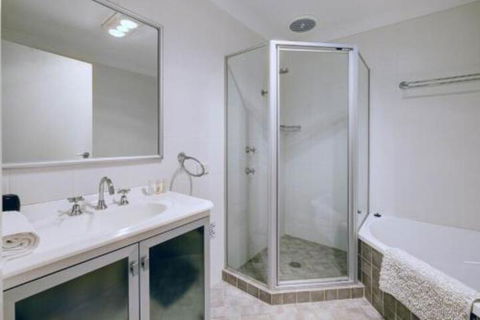 AtTHE COVE - Accommodation Bookings 4