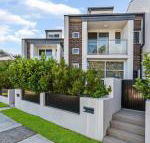Relax in a Spacious  Modern Townhouse in Asquith - Accommodation Bookings