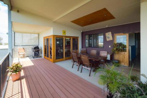 Blue Water Retreat Upstairs - Accommodation Bookings 0