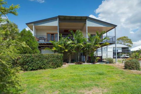 Blue Water Retreat Upstairs - Accommodation Bookings 4