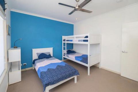 Blue Water Retreat Upstairs - Accommodation Bookings 7