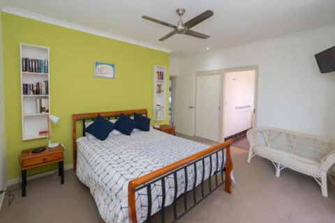 Blue Water Retreat Upstairs & Downstairs - Accommodation Bookings 5