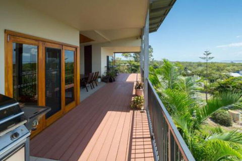 Blue Water Retreat Upstairs & Downstairs - Accommodation Bookings 3