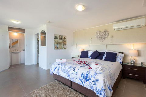 Absolute Oceanfront Cottage - Accommodation Bookings 2