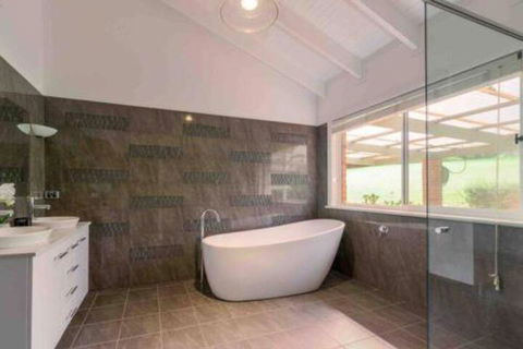 Luxurious Home On 5 Acres Close To CBD Sleeps 18 - Accommodation Bookings 7