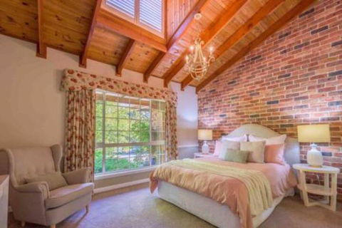 Luxurious Home On 5 Acres Close To CBD Sleeps 18 - Accommodation Bookings 4