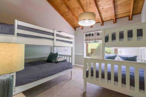 Luxurious Home On 5 Acres Close To CBD Sleeps 18 - Accommodation Bookings 5