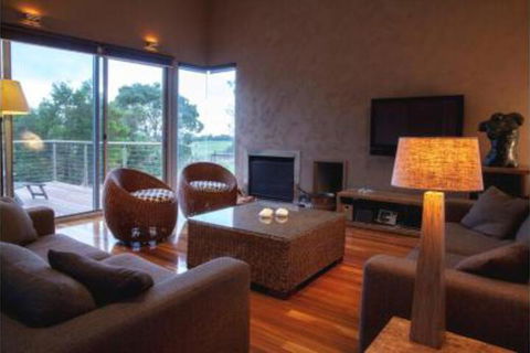THE Lake House - Surf Side - Accommodation Bookings 2