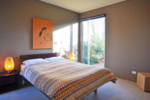 THE Lake House - Surf Side - Accommodation Bookings 5