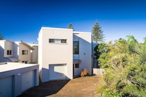 Ocean Waves - Accommodation Bookings 0
