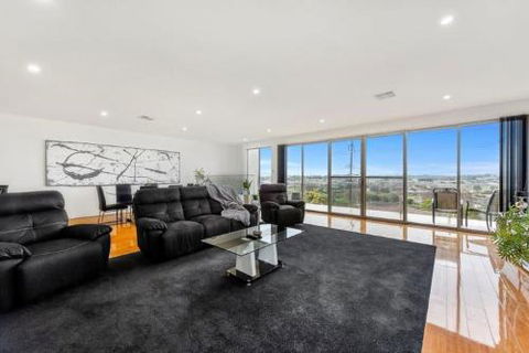 BENGALEE EXECUTIVE TOWNHOUSE MODERN & STYLISH - Accommodation Bookings 6