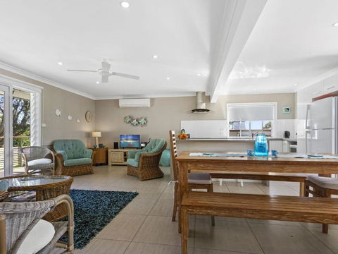 HILLTOP HAVEN In MOLLYMOOK - Accommodation Bookings 4