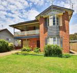 The Crescent Pet Friendly 1 Min to Beach - Accommodation Bookings