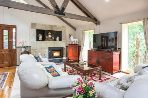 The Stone On The Hill 3 Bedroom House - Accommodation Bookings 5