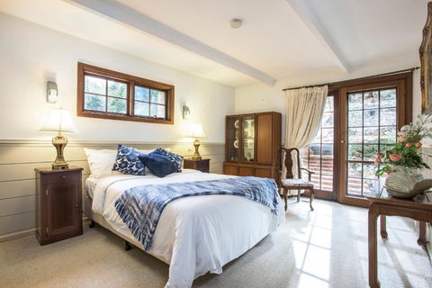 The Stone On The Hill 3 Bedroom House - Accommodation Bookings 2