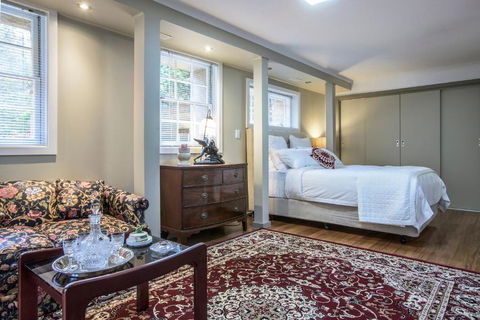 The Stone On The Hill 3 Bedroom House - Accommodation Bookings 4