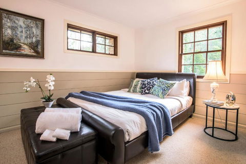 The Stone On The Hill 3 Bedroom House - Accommodation Bookings 3