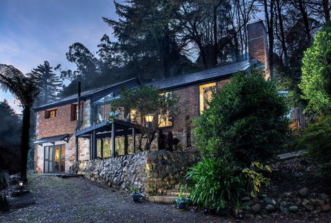 The Stone On The Hill 3 Bedroom House - Accommodation Bookings 1