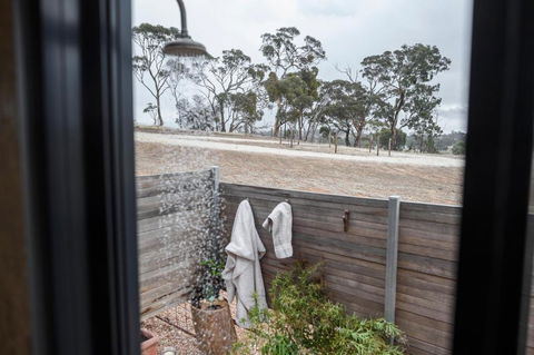 Hutton Vale Farm JHA Stone Cellar - Accommodation Bookings 6