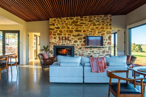 Hutton Vale Farm JHA Stone Cellar - Accommodation Bookings 4