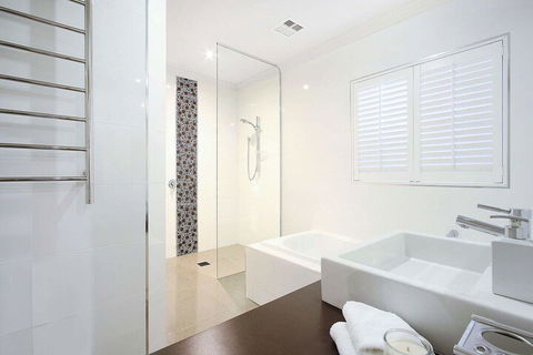Lang Street Luxury Retreat Mulwala - Accommodation Bookings 4