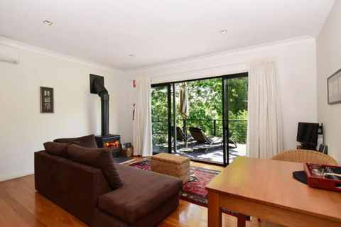 Cloudsong Chalet 4 Close To The Village Centre! - Accommodation Bookings 6