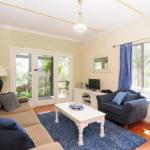 Love Shack 1 Bedroom Cosy Cottage! - Accommodation Bookings 0