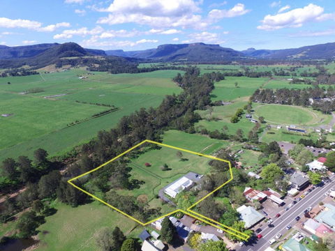 Rivermist Luxury 6 Bedrooms & 6 Bathrooms! - Accommodation Bookings 1