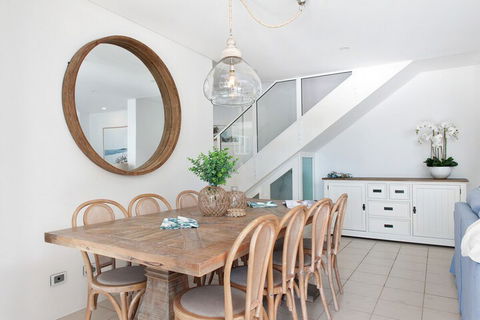 Arabella Stylish Seaside Sanctuary With Views - Accommodation Bookings 3