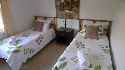 OCEAN VIEWS - Accommodation Bookings 6