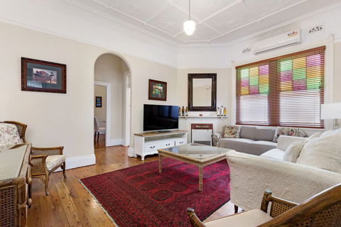 Drummoyne 3 Bedroom Home (62ALE) - Accommodation Bookings 5
