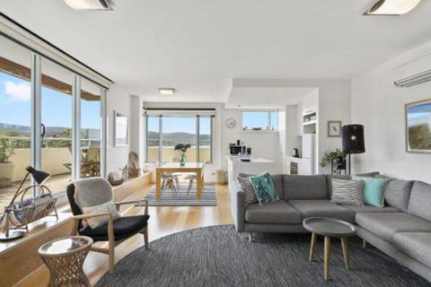 POINT GREY APARTMENT ONE VIEWPOINT - Accommodation Bookings 5