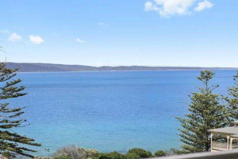 POINT GREY APARTMENT ONE VIEWPOINT - Accommodation Bookings 0