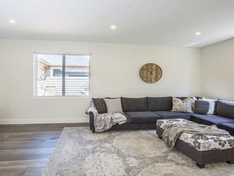 Amaroo Modern Luxurious & Chic - Accommodation Bookings 4