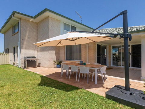 Azure Waters Perfectly Positioned With Ocean Views - Accommodation Bookings 1
