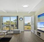 Dolphin Breeze fully fenced  pet friendly - Accommodation Bookings
