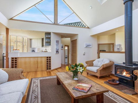 Maldas Retreat Air Con Fireplace & Outdoor Spa - Accommodation Bookings 4