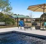 Sinden Park garden swimming pool rural vistas - Accommodation Bookings