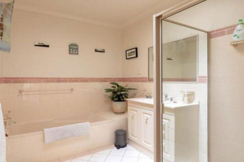 Walling Clifton Gardens Backing Onto Golf Course - Accommodation Bookings 3