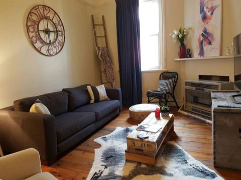 Cute Cottage On Byng Walk To Town & Pet Friendly - Accommodation Bookings 2