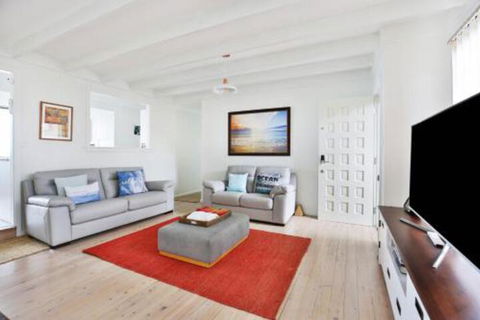 Azure Absolute Beachfront Pet Friendly - Accommodation Bookings 5